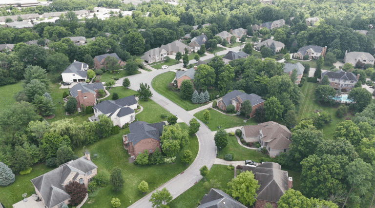 Popular Suburb Blue Ash Ohio. Neighborhood homes and residential street